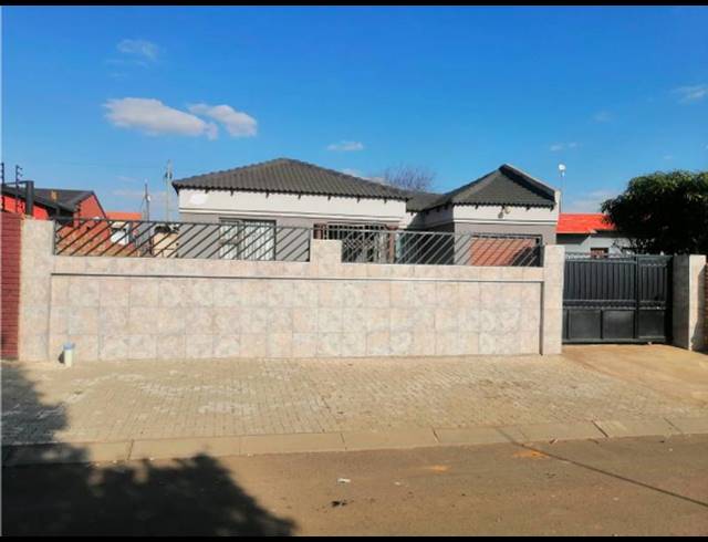 3 BEDROOM HOUSE FOR SALE IN MAOKENG